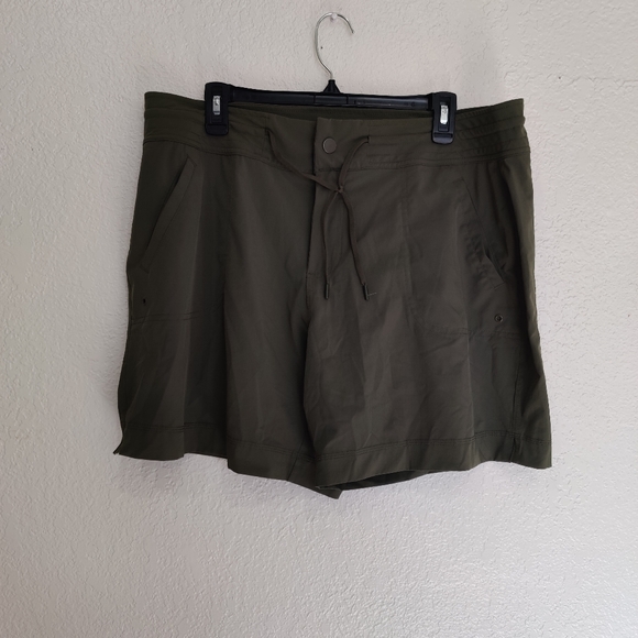 🥀3/$20 Athletic shorts in forest green XL - Picture 3 of 9